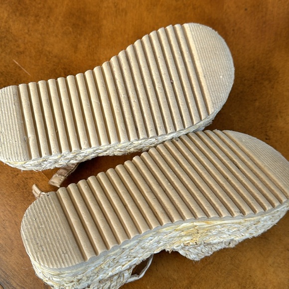 Shoes by Matisse - Picture 3 of 4